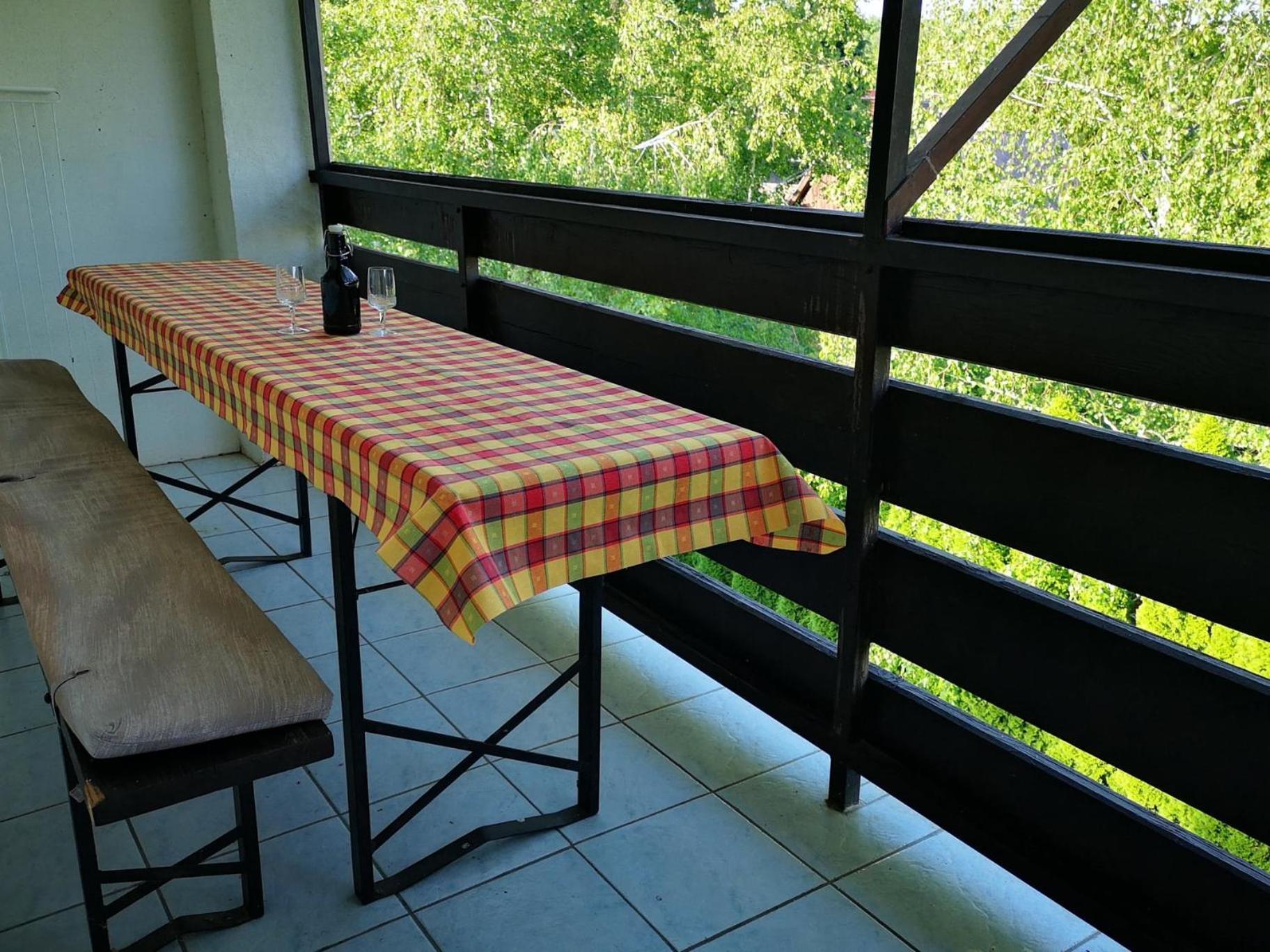 To Apartman Gunarasfuerdo Dombovar Exterior photo