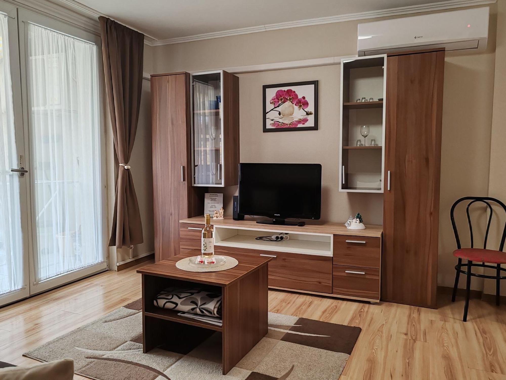 To Apartman Gunarasfuerdo Dombovar Exterior photo